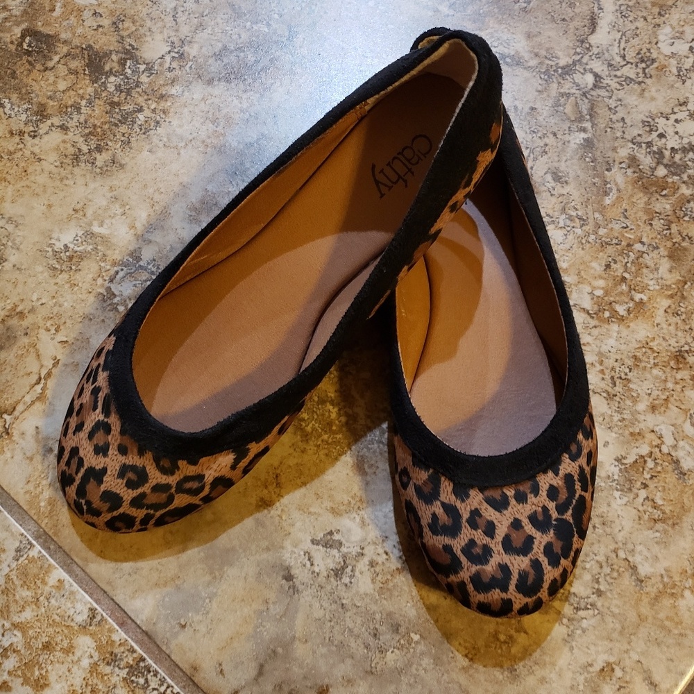 Women's leopard flats sz 5.5